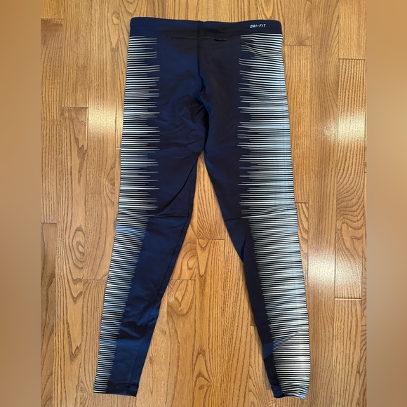 NEW Nike FLASH Reflective Stripes Legging 7/8 Length - Picture 2 of 3